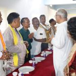 मुख्यमंत्री ने आदिवासी समाज प्रमुखों के साथ स्वादिष्ट छत्तीसगढी व्यंजन का लिया स्वाद