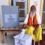 96 वर्षीय पुजारी रामसिपाही ने किया घर पर मतदान