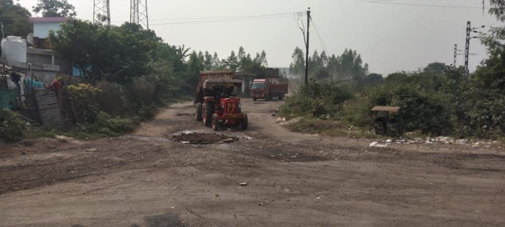 उद्योग प्रबंधन कृषक के साथ धोखा कर भूमि खसरा नंबर 495 रकबा 12 एकड़ 34 डिसमिल नक्शे में उलट फेर करते हुए लाखों की भूमि को कौड़ियों के दाम हड़पने का आरोप।