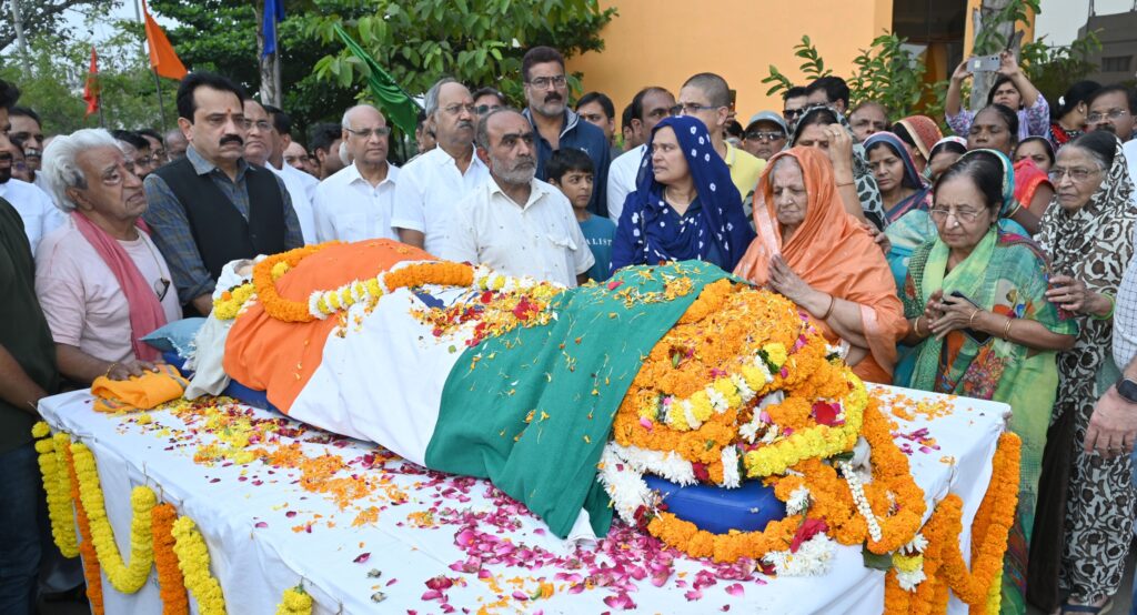 पूर्व राज्यसभा सांसद एवं प्रख्यात समाज सेवी  श्रीगोपाल व्यास को राजकीय सम्मान के साथ दी गई अंतिम विदाई