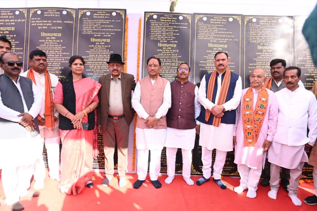 पोड़ी में विकास को मिली नई रफ्तार: मुख्यमंत्री विष्णु देव साय ने ₹126 करोड़ से अधिक के कार्यों का लोकार्पण एवं भूमिपूजन किया