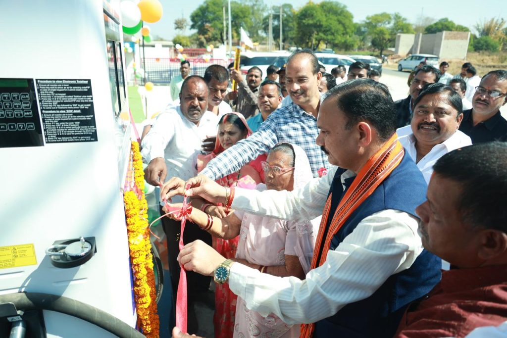 दीपक फ्यूल्स का उद्घाटन स्वास्थ्य मंत्री व विधायक के हाथो