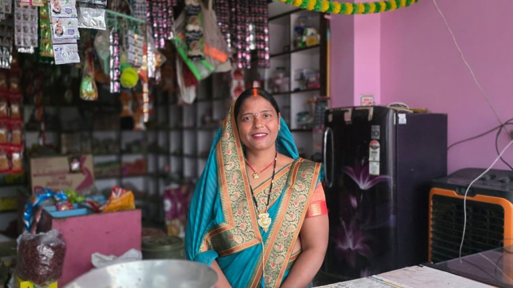 हरमानिया देवी बनी लखपति दीदी,बदहाली छोड़ अब बच्चों को बड़े शहर में दिला रहीं उच्च शिक्षा