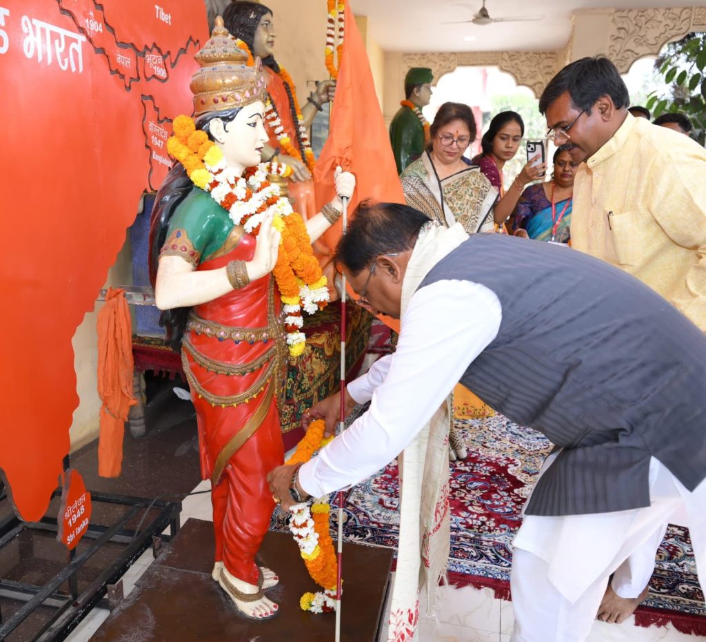 महापुरुषों के जीवन और विचारों से प्रेरणा लेकर आगे बढ़ेगी नई पीढ़ी : मुख्यमंत्री  विष्णु देव साय