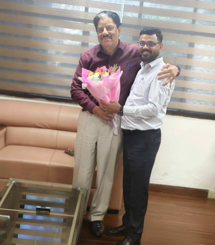 राज्य नीति आयोग के उपाध्यक्ष गणेश शंकर मिश्रा से मुख्यमंत्री के सलाहकार डॉ. धीरेंद्र तिवारी ने की सौजन्य भेंट