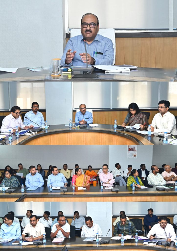 जनता से जुड़ी सभी सेवाएं को लोक सेवा गारंटी अधिनियम के दायरे में होना चाहिए