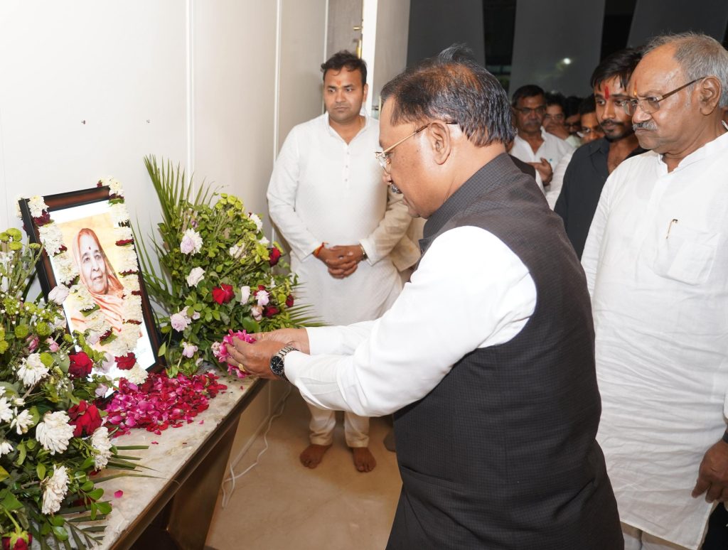 मुख्यमंत्री  विष्णु देव साय ने स्वर्गीय श्रीमती प्रेमलता अग्रवाल को दी श्रद्धांजलि