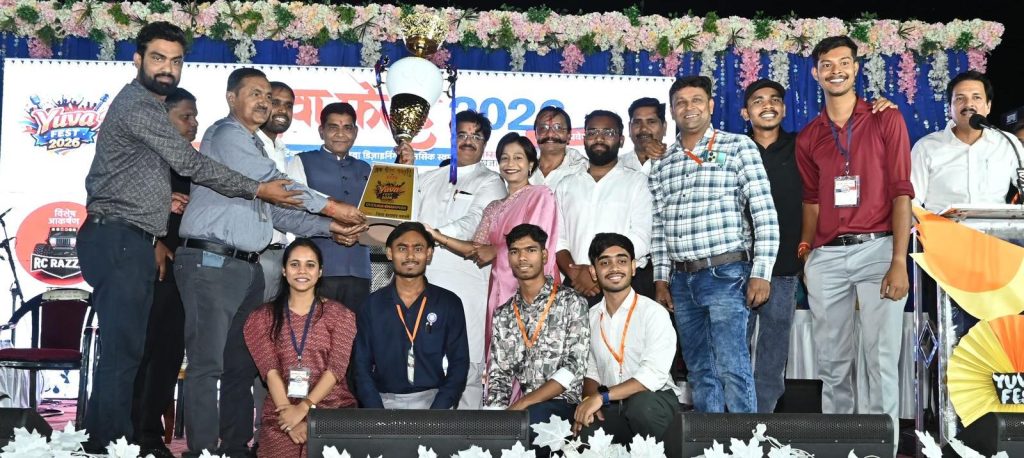 युवा फेस्ट-2026 का भव्य समापन: दायरा बैंड के सुरों पर थिरका धमतरी