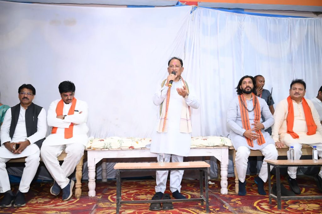 मुख्यमंत्री विष्णु देव साय की घोषणा का त्वरित असर: कोसरंगी की दीदियों को मिली 50 निःशुल्क सिलाई मशीनें