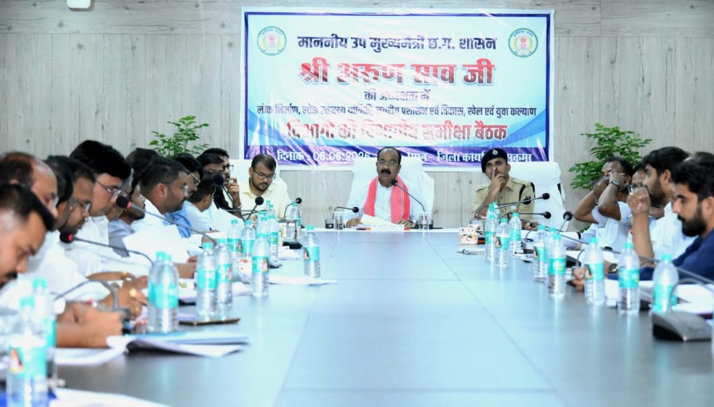 अंतिम व्यक्ति तक पहुंचे योजनाओं का लाभ, अधिकारी फील्ड में दिखाएं ज्यादा सक्रियता : अरुण साव