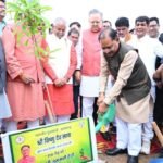 विधानसभा परिसर में ‘एक पेड़ मां के नाम 3.0’ अभियान के तहत हुआ वृहद पौधरोपण: मुख्यमंत्री श्री विष्णुदेव साय और विधानसभा अध्यक्ष डॉ. रमन सिंह ने लगाया रुद्राक्ष का पौधा