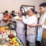 गुरु पूर्णिमा पर मुख्यमंत्री ने अघोर गुरु पीठ बनोरा में किए गुरु दर्शन, बाबा प्रियदर्शी राम से लिया आशीर्वाद