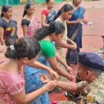 जहां कभी बंदूक थी, वहां बंधा रिश्तों का धागा…