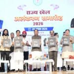 मुख्यमंत्री विष्णु देव साय ने खेलों पर आधारित फोटो प्रदर्शनी और कॉफी टेबल बुक ‘हमारे खिलाड़ी’ का किया विमोचन