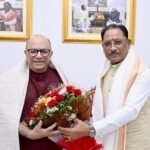 मुख्यमंत्री  विष्णुदेव साय से निर्माता-निर्देशक डॉ. चंद्रप्रकाश द्विवेदी ने की सौजन्य मुलाकात