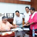 पर्यटन एवं संस्कृति मंत्री  राजेश अग्रवाल ने मंत्रालय स्थित कार्यालय में आगंतुकों से की मुलाकात