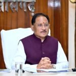 मुख्यमंत्री  विष्णु देव साय ने बाबा कार्तिक उरांव की जन्मशताब्दी पर उनकी आदमकद प्रतिमा का किया अनावरण